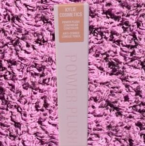 NWT Kylie Power Plush Concealer 4WN - 5ml